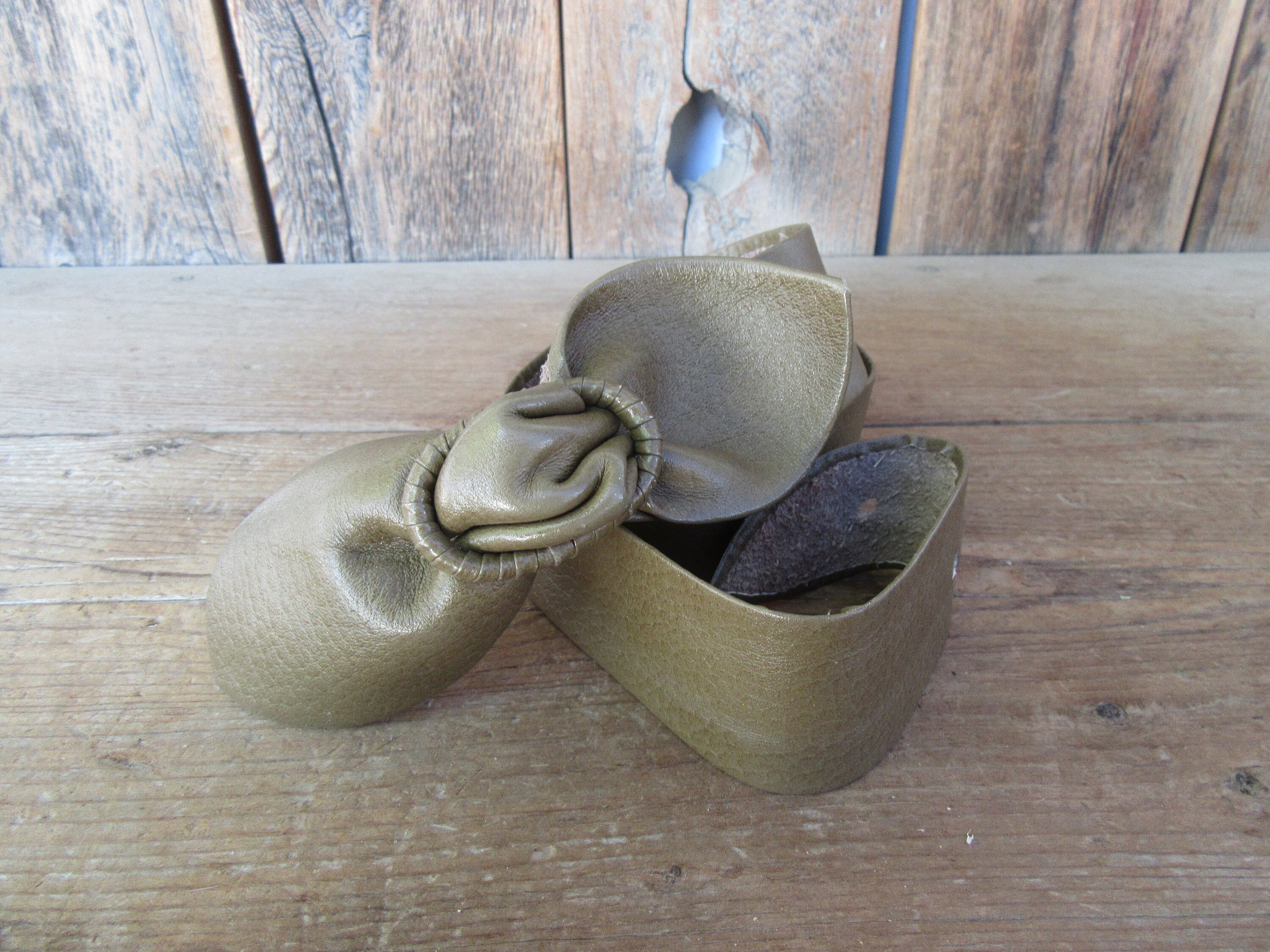 80s Buttery Soft Olive Green Leather Waist Belt | Statement  display picture 2