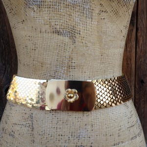 80s Gold Metal Fish Scale Stretch Belt | Stretch Snake Scale Waist Belt | Gold Tone Glam Disco Metal Belt | 27 to 34