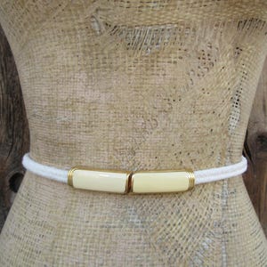 70s 80s Cream Skinny Waist Belt | Enamel Buckle Stretch Belt | Skinny Corded Rope Belt | 24 to 29