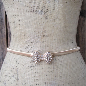 1990s Gold Metal Rhinestone Bow Stretch Belt | 80s 90s Filigree Bejeweled Bow Buckle Gold Metal Skinny Slinky Belt | 25 to 34