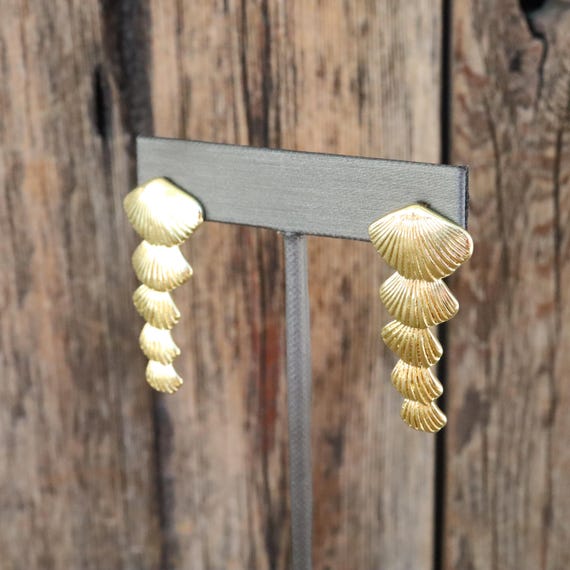 90s Resortcore Stacked Shell Statement Earrings |… - image 3