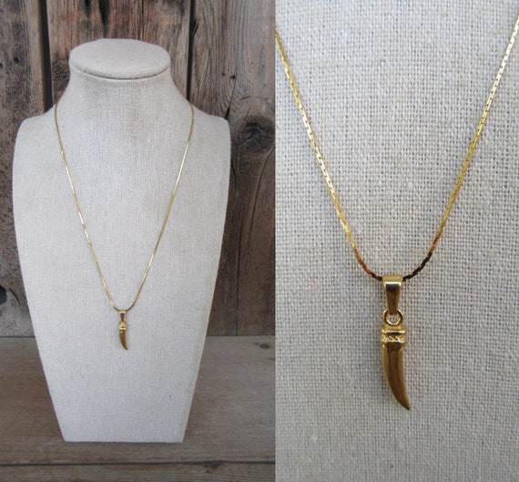 80s 90s Dainty Gold Chain Sharks Tooth Necklace |… - image 1