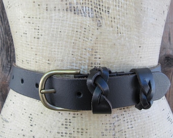 Cinto de couro preto estilo anos 90 | Cinto skinny minimalista de couro preto estilo anos 2000 | Cinto de couro trançado com passador | Tamanhos 30 a 36