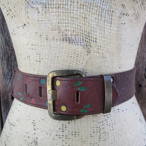 70s Floral Tooled Leather Hippie Belt | Boho Tooled Flower Floral Stretch Belt | Square Prong Buckle | 21 to 30