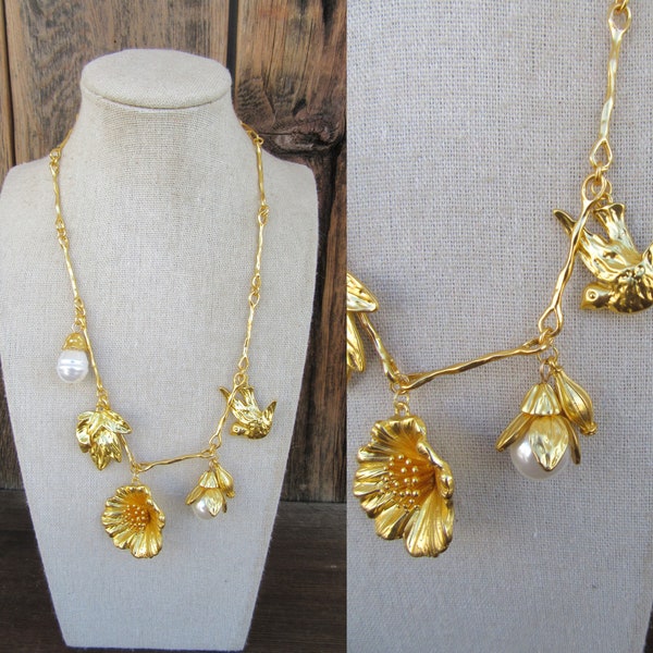 80s Gold Tone Charm Necklace | Chain Necklace | Chunky Gold Tone Faux Pearl Floral Flower Charm Necklace