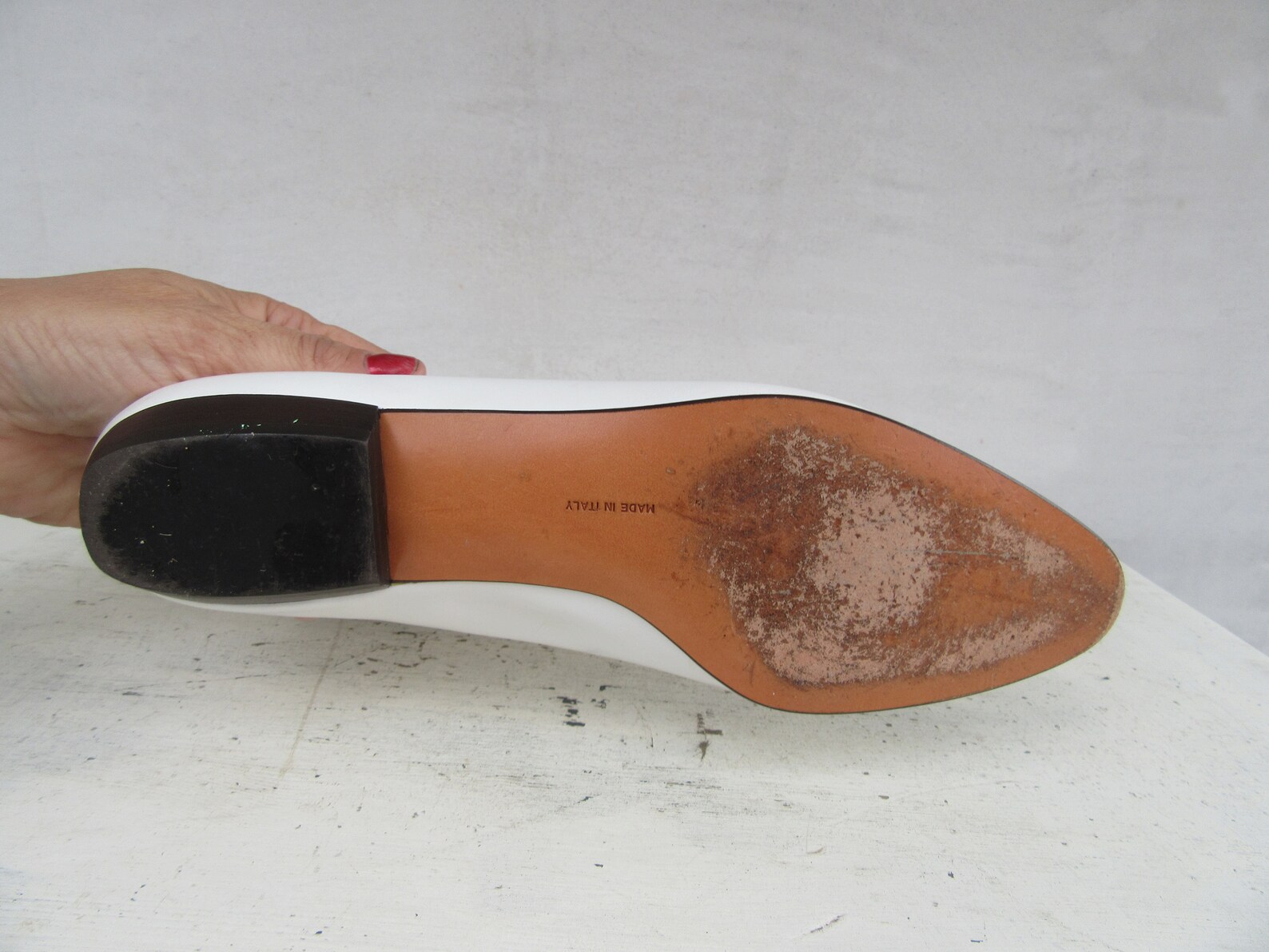 salvatore ferragamo bow flats white and gold leather ballet shoes size 8.5 aa narrow width 39 euro