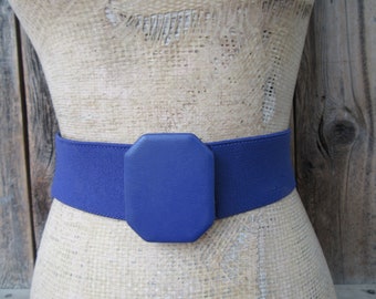 Ceinture extensible violette des années 1980 | Ceinture taille large élastique extensible années 80 en peau de serpent | Ceinture de villégiature | Complexe hôtelier chic | 36 ou moins