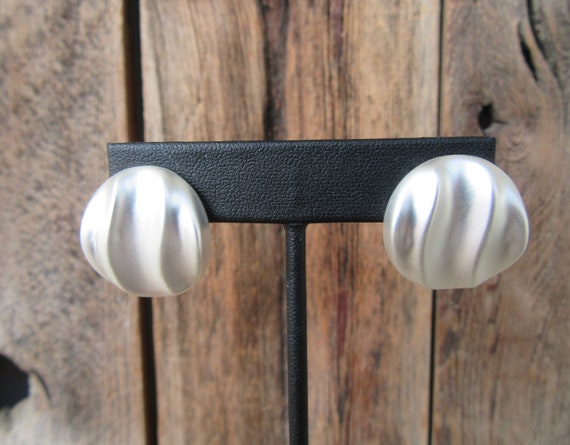 90s Matte Silver Tone Chunky Button Earrings  | R… - image 2