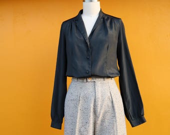 80er Jahre Schwarze Knopfleiste Bluse | Seidige Button Down Raffung Front Officecore Shirt | Button Up Langarm Sekretär Top | S M