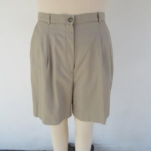 PLUS SIZE 90s Cotton Blend Twill Pleated Khaki Shorts | High Rise Minimalist Shorts | Capsule Wardrobe | Size 16 | 33 Waist