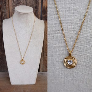 Ciondolo a cuore con gioiello anni &#39;90 / Collana con cuore sacro / Collana con medaglione a cuore con strass trasparenti e catena in oro da 18-1/2&quot;