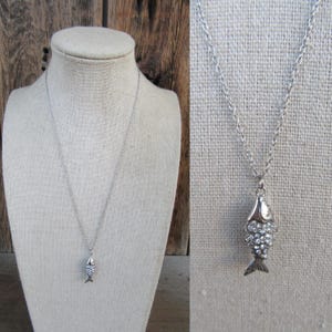80s Silver Tone Fish Chain Necklace | Novelty Fish Pendant Pisces Necklace