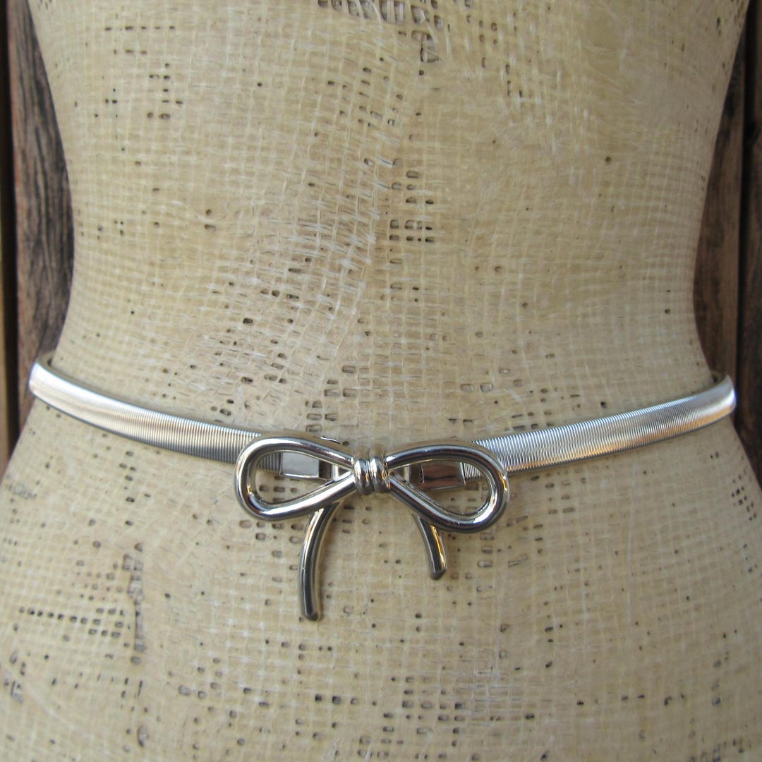 1980’s Vintage two-piece belt buckle in a bow tie or bow shape. Abstract Bow Tie Shape Two Piece Interlocking Vintage Belt  main image 4