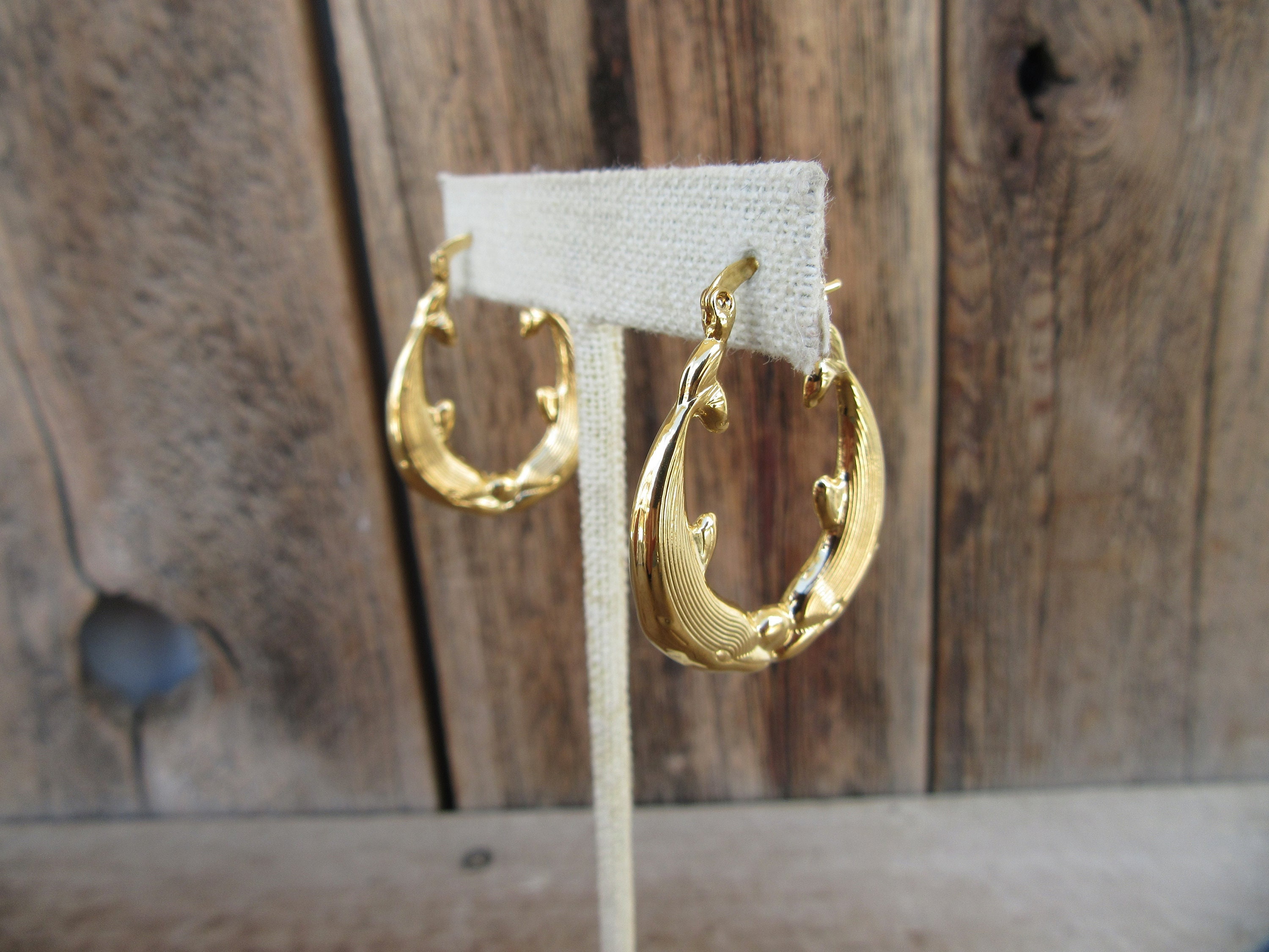 90s Small Gold Tone Engraved Kissing Dolphin Hoop Earrings Concave