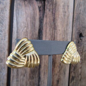 90s Woven Gold Tone Triangle Button Earrings | Geo Geometric Earrings | Ribbed Scalloped Triangle Statement Earrings