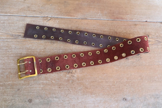 1970s Wide Grommet Double Prong Buckle Burgundy Suede  display picture 3