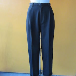 Pantaloni a vita alta in twill nero anni '80 e '90 con risvolto e plissettature / Pantaloni Officecore a vita alta / Vita 26