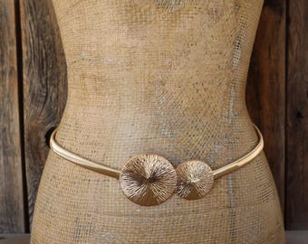 1980s 90s Gold Metal Shell Buckle Stretch Belt | Art Deco Revival Round Circle Geo Buckle Skinny Slinky Belt | 27 to 34