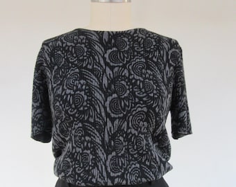 90s Black and Charcoal Gray Floral Print Merino Wool Short Sleeve Sweater Top | Minimal Officecore Sweater Shirt Blouse | L