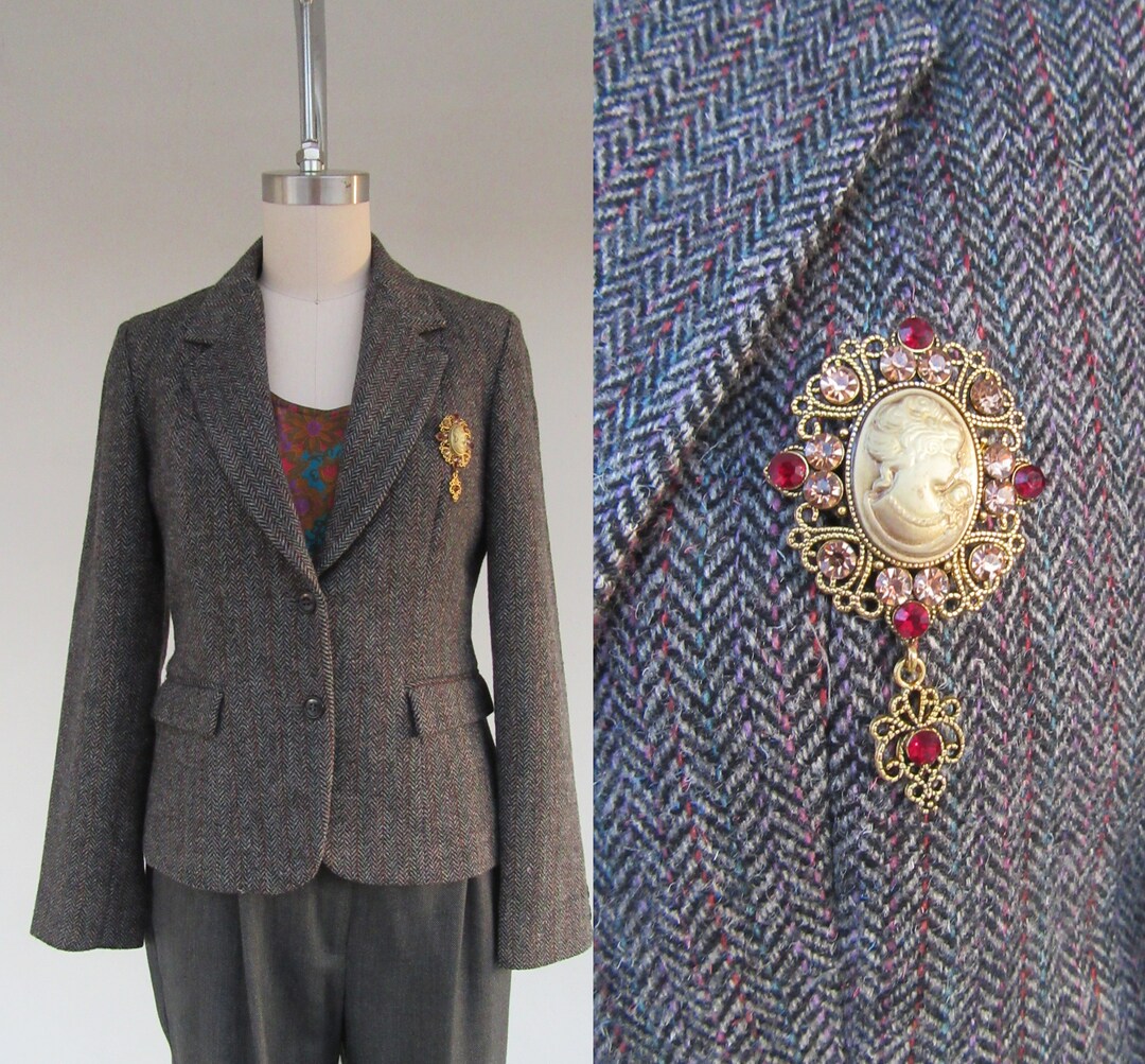 Broche victorienne en verre violet doré avec pierres ovales et bord