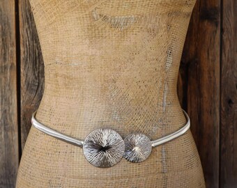 1980s 90s Silver Metal Shell Buckle Stretch Belt | Art Deco Revival Round Circle Geo Buckle Skinny Slinky Belt | 27 to 34