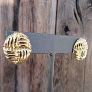 Orecchini tono oro anni '90 / Piccoli orecchini geometrici ovali intrecciati con dichiarazione Geo / Orecchini a bottone modernista ovali Art Déco Revival