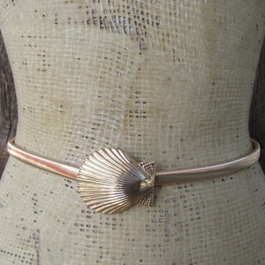 1980s 90s Gold Metal Shell Buckle Stretch Belt | Art Deco