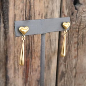 90s Gold Tone Heart Teardrop Dangle Earrings