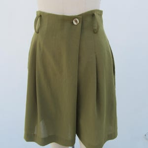 90s Pleated High Waist Linen Viscose Longline Shorts | Silk Cotton Wool Moss Green High Rise Officecore Bermuda Shorts | 26 Waist