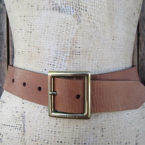 Tommy Hilfiger Y2K Leather Belt | Camel Brown 90s Leather Waist Belt | Minimal Leather Belt | Leather Trouser Belt | 31.5 to 35.5