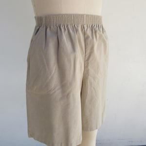 PLUS SIZE 90s Bend Over Levis Cotton Khaki Shorts | Minimal High Waist Pleated Easy Pull on Mom Shorts | Wide Leg Shorts | 30 to 36 Size 16