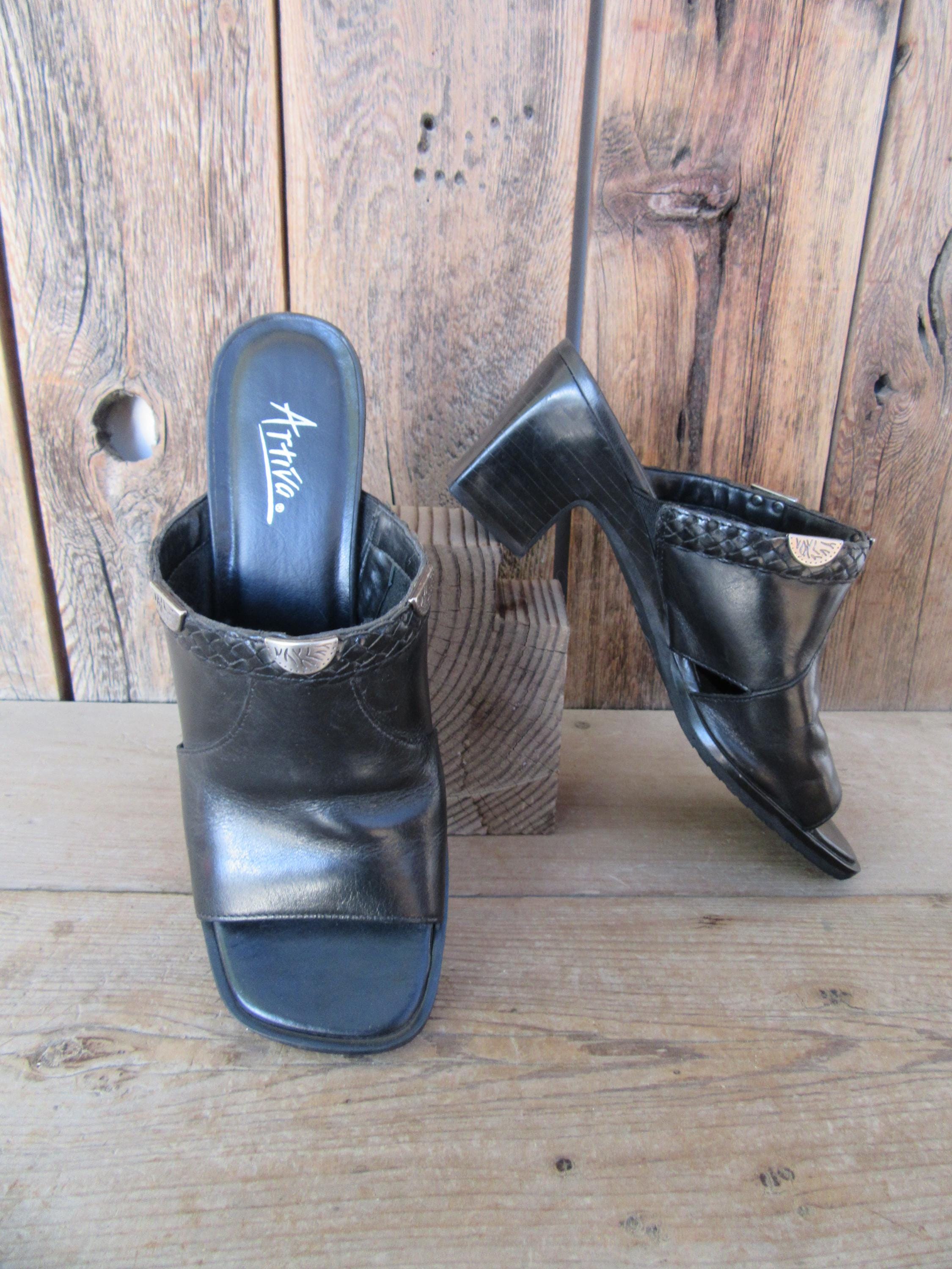 the virgins square chunky mule シューズ the virgins SQUARE CHUNKY MULE（Wild Diva Satin Criss Cross