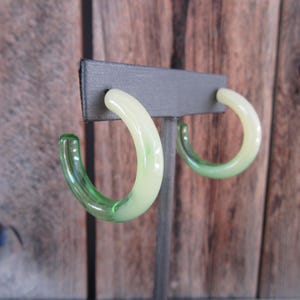 80s 90s Green Resin Earrings | Green Marbled Resin Hoop Earrings | Medium Green Hoop Earrings