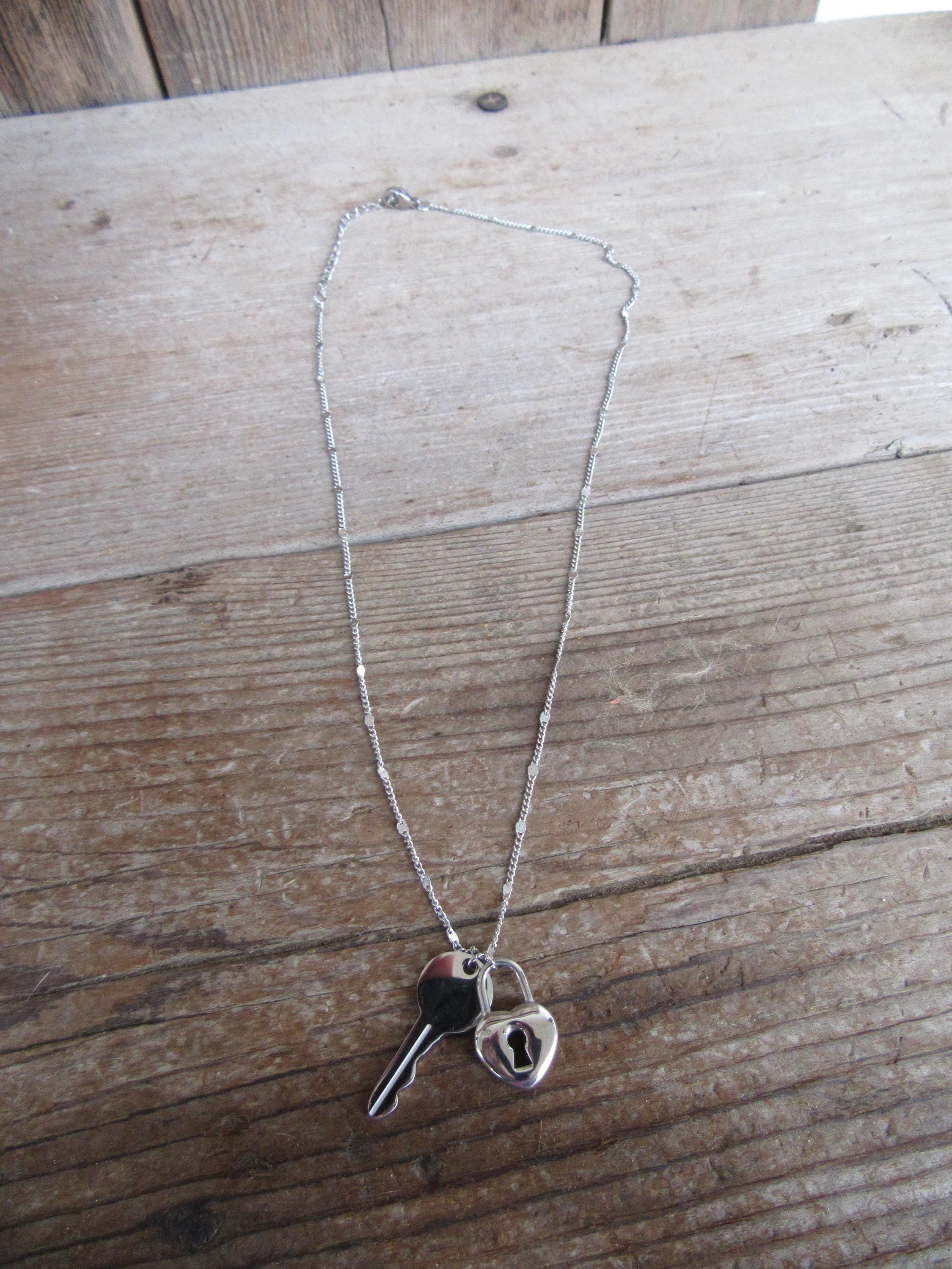 90s Heart Dangling Key Necklace | Silver Chain Necklace | 19