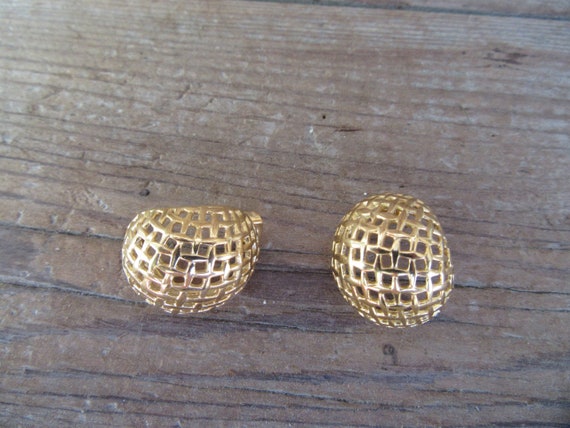 90s Earrings | Cutout Gold Tone Half Hoop Earring… - image 7