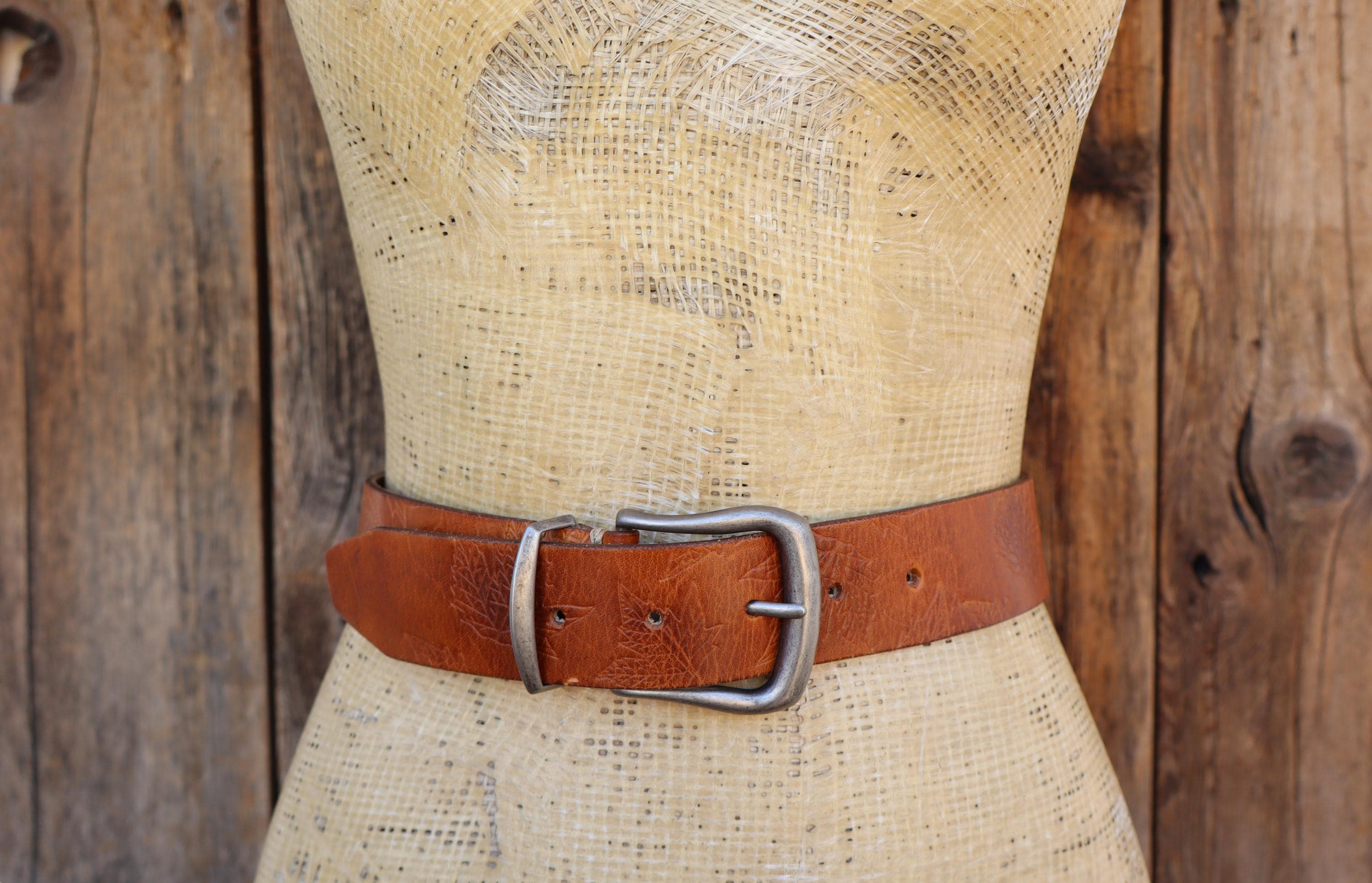90s Does 70s Tooled Leather Leaf Motif Cognac Brown Boho Belt