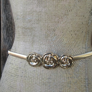 1980s Gold Metal Rose Buckle Stretch Belt | 80s Flower Buckle Gold Metal Skinny Slinky Belt | 26 to 34