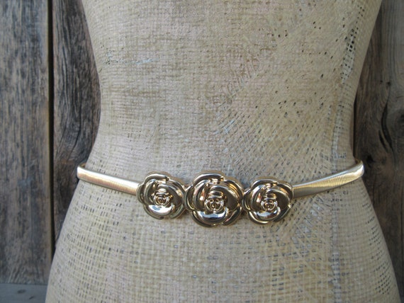 1980s Gold Metal Rose Buckle Stretch Belt | 80s Flower  display picture 1