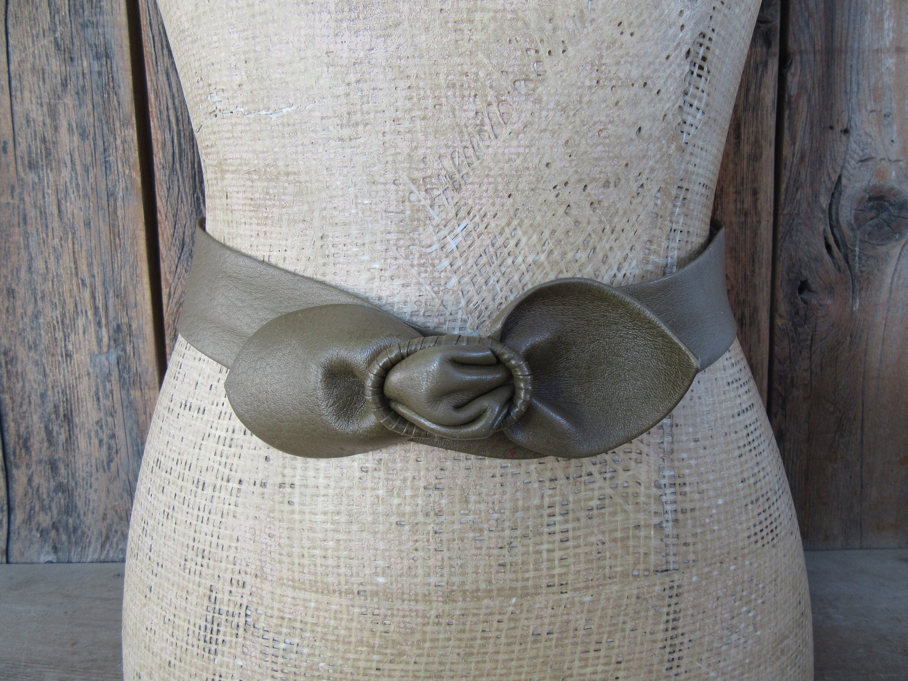 Vintage 80\'s Khaki green wide soft leather statement vintage belt Chic 80 main image 4