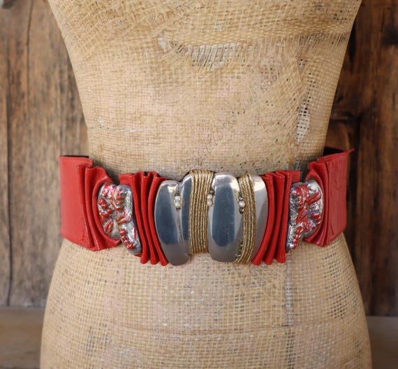 red leather wide belt

80s red wide belt Red Leather Waist Cincher Belt for Women, Vintage 80s Wide  main image 4