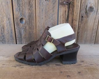 Sandales romaines Chunky Gladiator en cuir tissé des années 90 | Semelle gaufrée Chaussures en cuir tissé | Block Heel Brown Open Toe Strappy Sandales | Taille 10