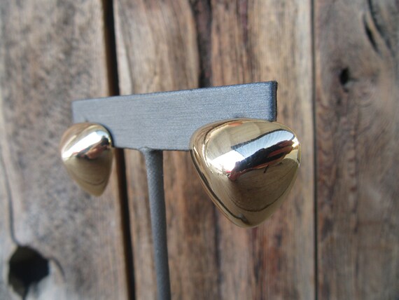 90s Simple Gold Tone Triangle Button Earrings | B… - image 4