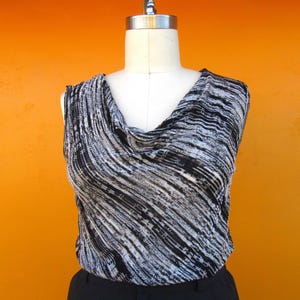 90s Black and White Space Dyed Ruched Sleeveless Top | Gray White Black Minimalist Y2K Blouse Shirt | M