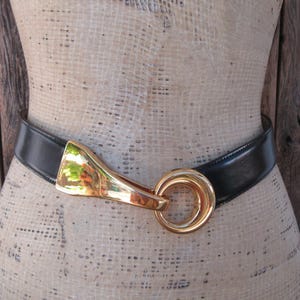 1990s ST JOHN Black Leather Minimalist Belt | Hook Belt  display picture 3