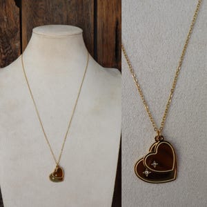 Collana con doppio cuore color oro anni &#39;90 / Ciondolo a cuore decorato con gioielli / Collana delicata da 24&quot; con strass / Gioielli minimalisti minimalisti