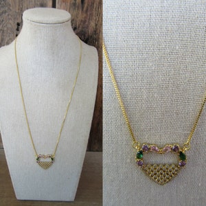 Collana con ciondolo a forma di cuore con pietre preziose color oro anni &#39;90 / Collana con cuore a sbuffo ritagliato / Delicata collana a forma di cuore con strass e catena in oro Cottagecore