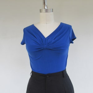 90s Royal Blue Weighty Gathered Front Slinky Short Sleeve Top | Ruched Fitted Shell Top Shirt Blouse | Stretch Front Top | M