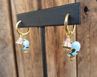 Y2K Gold Tone Creolen | Cloisonne Emaille Herz Creolen | Floral Emaille Ohrringe | Baumwollgarn