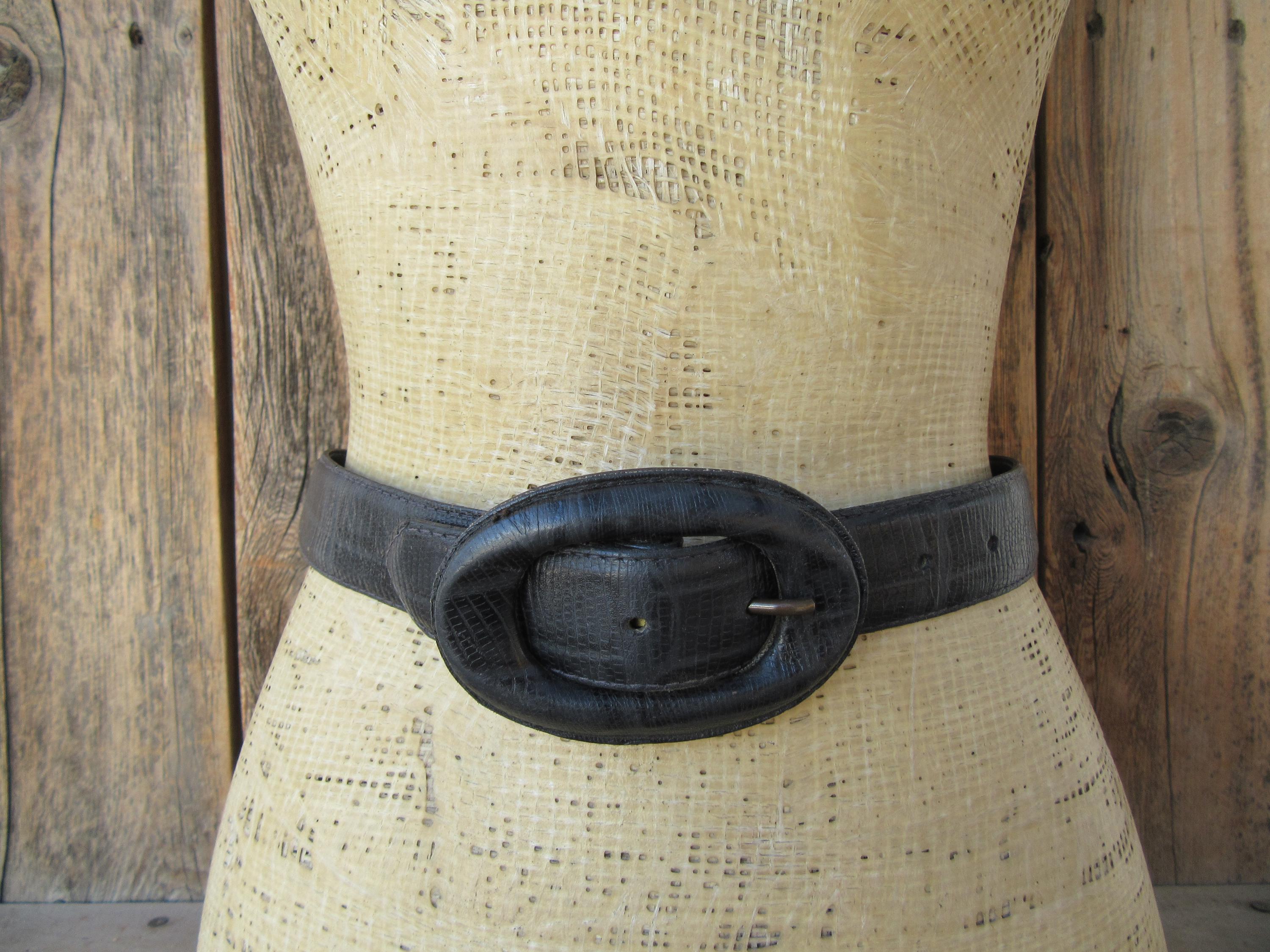 90s Black Lizard Grain Embossed Leather Belt | Minimal Black 