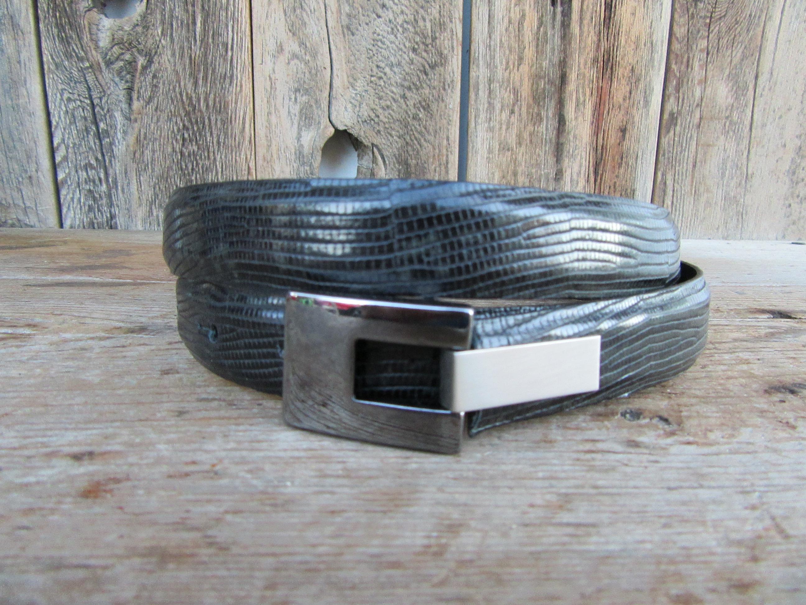 90s Black Lizard Grain Leather Skinny Belt | Black 